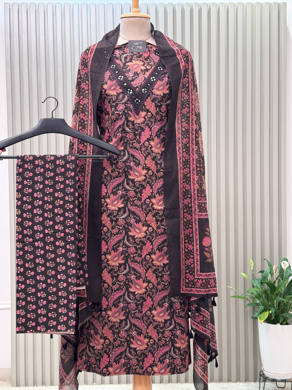 Unstitched Cotton Suit with V-Neck Mirror Work – 3 Pc Set