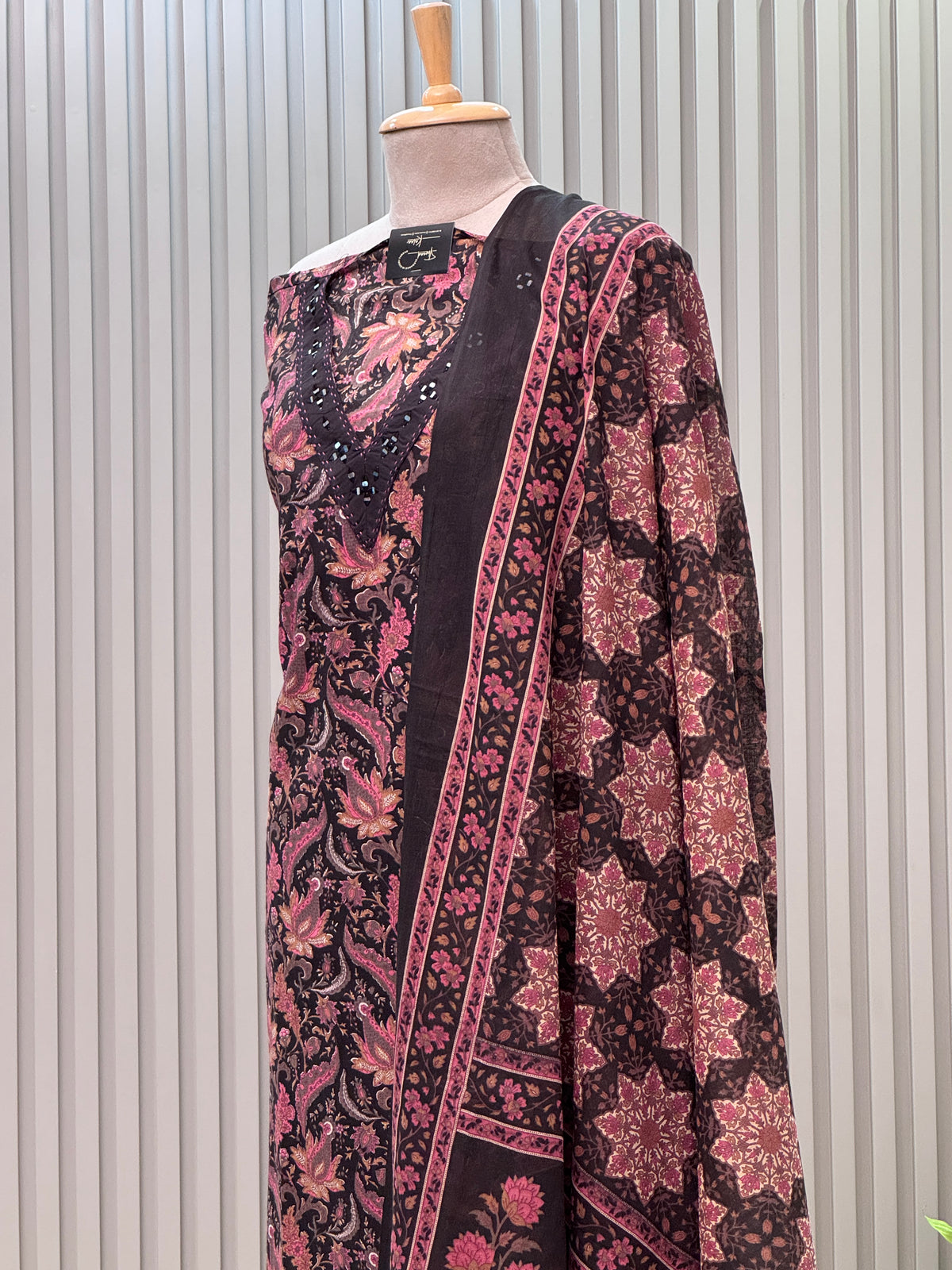 Unstitched Cotton Suit with V-Neck Mirror Work – 3 Pc Set